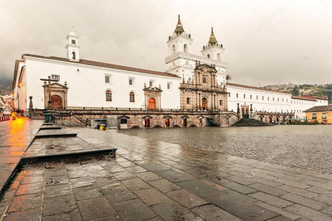 Hotel La Rosario Quito Esterno foto