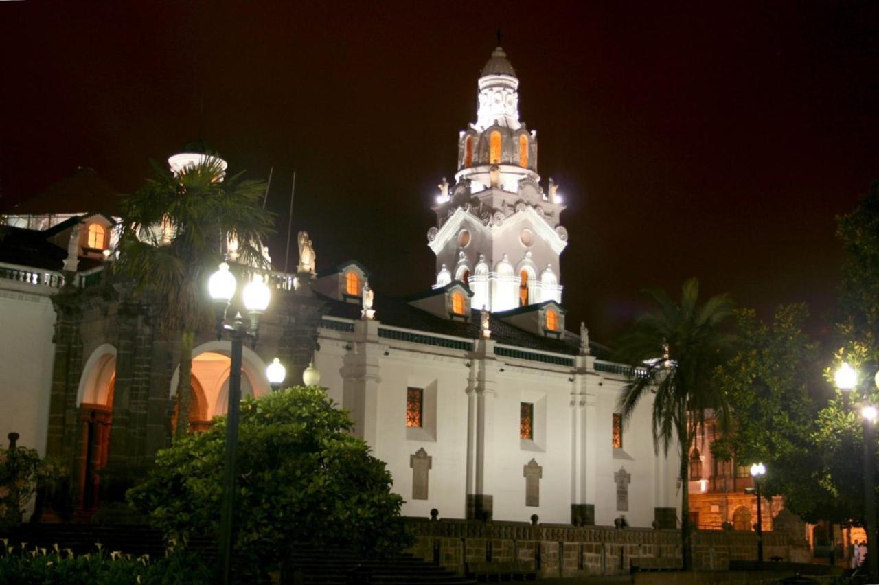 Hotel La Rosario Quito Esterno foto